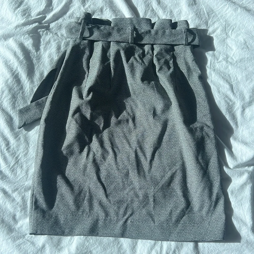 Black and white H&M skirt - size 2 - Picture 2 of 3